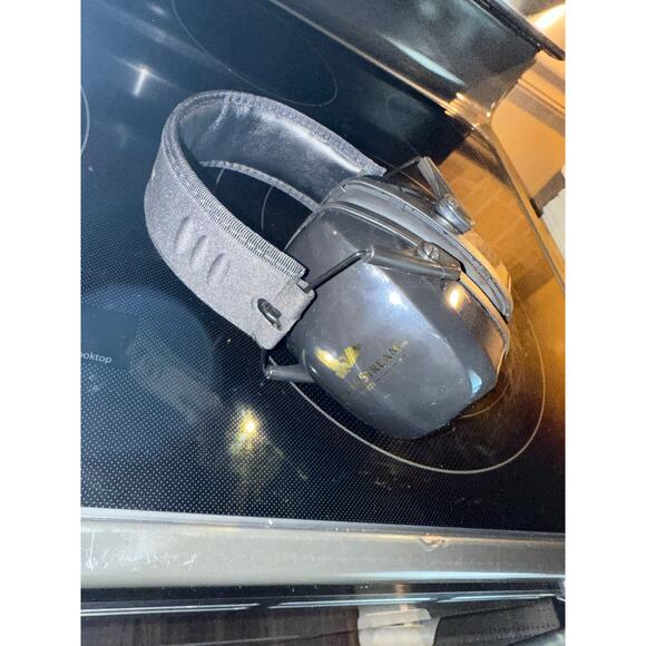 Field and Stream Hearing Protection Ear Muffs - Picture 2 of 8